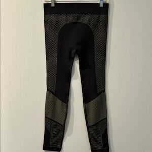 Lululemon About That Base Tight capri leggings size 6